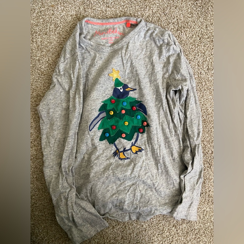 Mini Boden Grey Tee size 8/9 Christmas penguin boys or girls